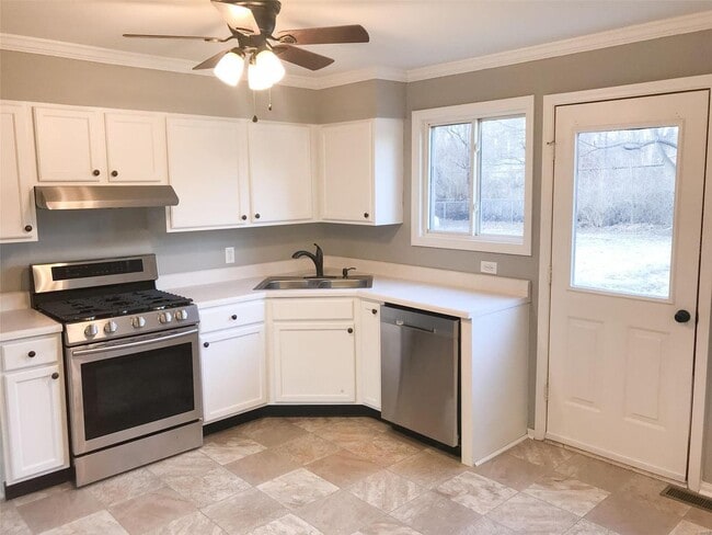Large Yard! 3 Bed 1 Bath - Large Yard! 3 Bed 1 Bath House