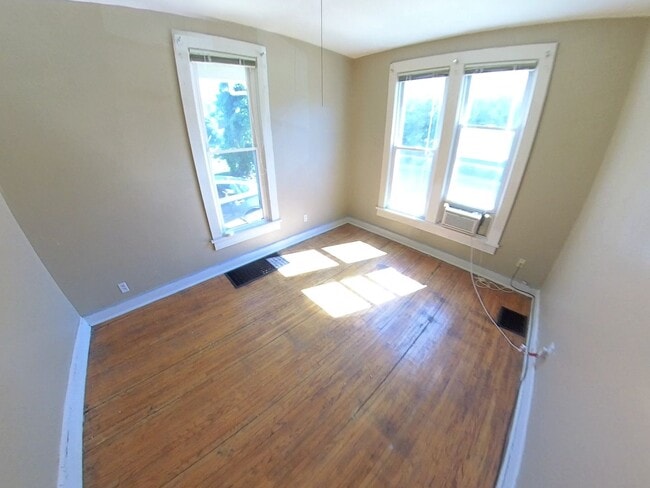 Photo - 327 E 2nd St Unit Apt 4