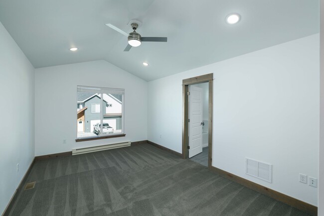 Photo - 36 Johnny Walker Ln Unidad B