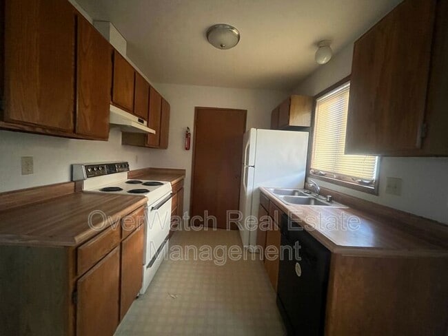 Photo - 8116 Boundary Ave