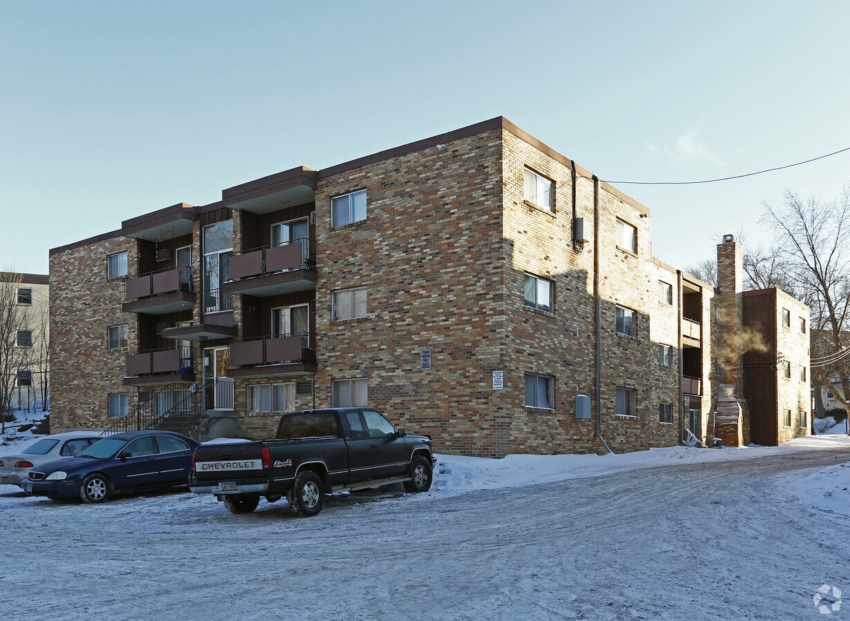 Photo - 995 St Albans St N