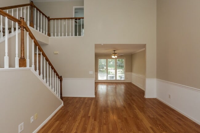 Photo - 2328 Torrington Ln