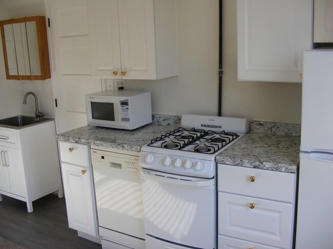 Photo - 115 N Park St Unit 8