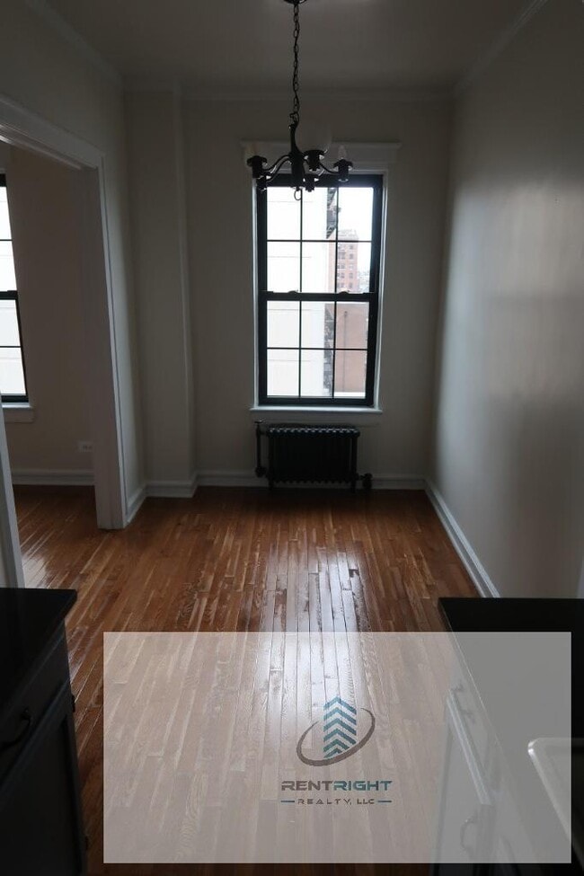 Photo - 426 W Briar Pl Unit J7