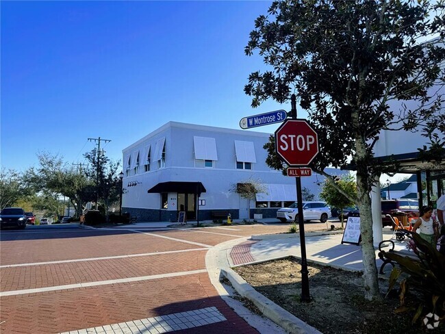 Building Photo - 801 W Montrose St Rental