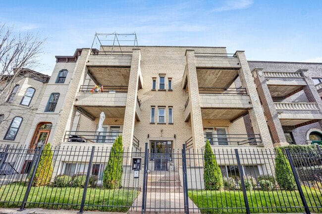 Photo - 3527 S King Dr Unidad 3N Rental