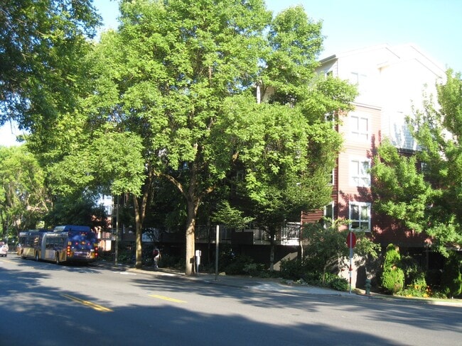 Building Photo - 2Bd/2Ba Seattle Condo Unit 507