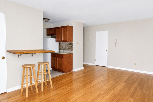Hardwood Studio - FRIENDSHIP COURT