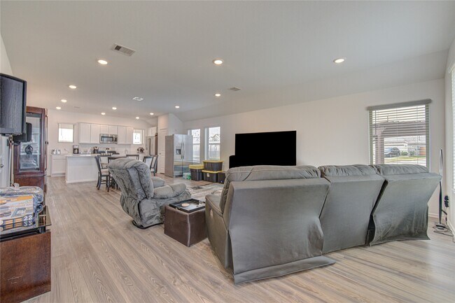 Photo - 2904 Cordova Hl Dr