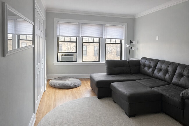 Photo - 3610 N Claremont Ave Unidad L3