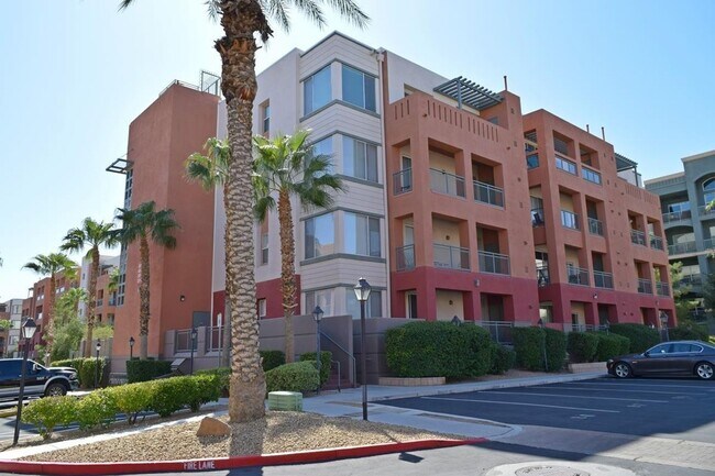 Building Photo - Luxury Mid-rise Condo unit located on the...