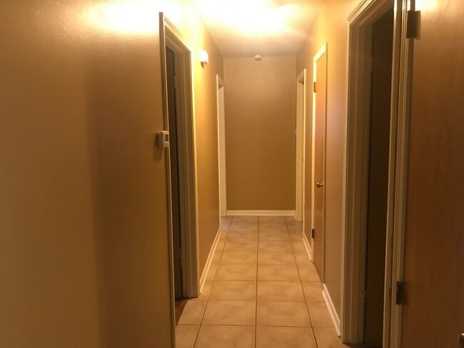 Photo - 3/2/2 Fenced yard , pet friendly