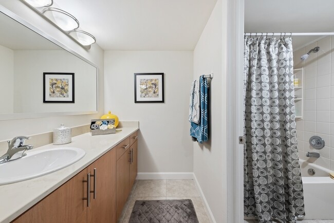 2BR,2BA - Jasmine