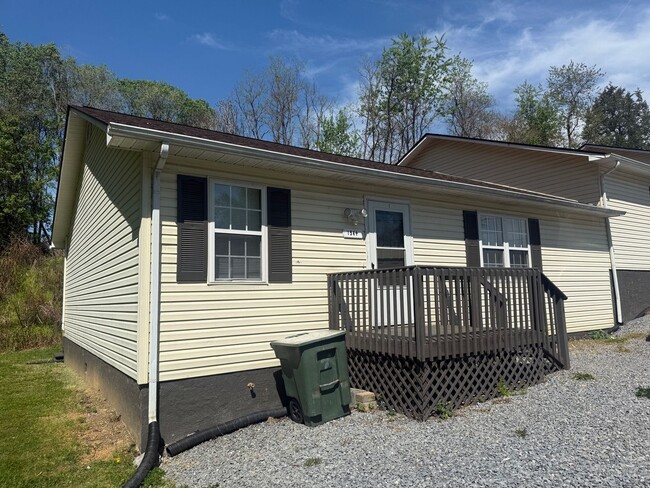 Building Photo - 1541 Southside Rd Unit 01