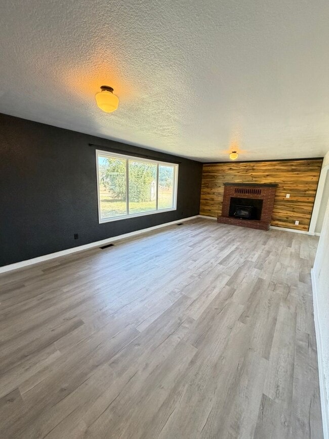 Building Photo - 27840 7 Mile Ln