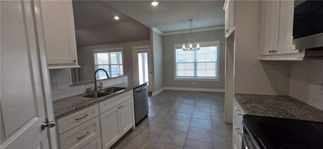 Photo - 995 Jameson St