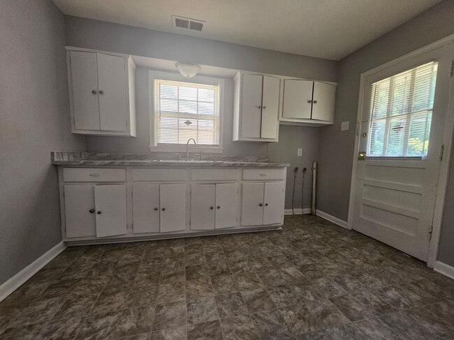 Photo - 3181 Radford Rd