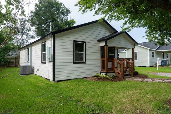 Photo - 130 E Bernard St