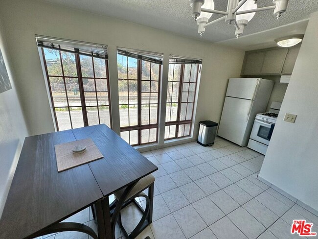 Photo - 3600 Bagley Ave Unidad 107