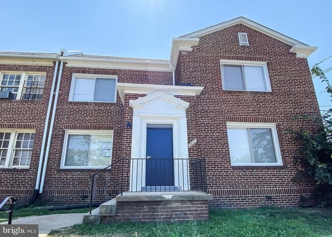 Photo - 1537 Kenilworth Ave NE Unit 1