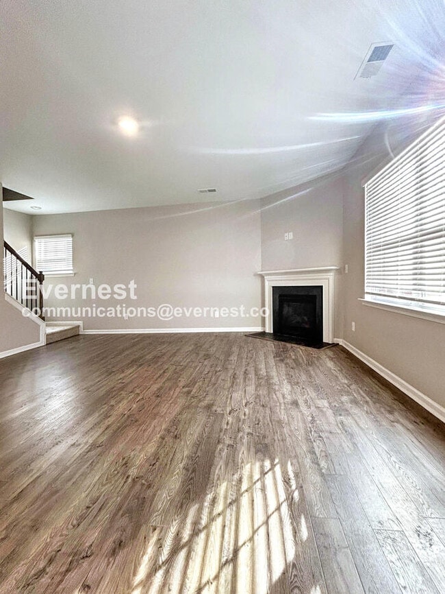 Photo - 160 Cherry Birch St