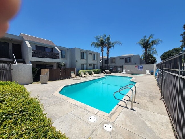 Single-Story 1-Bedroom Condo in a Highland... - Single-Story 1-Bedroom Condo in a Highland...