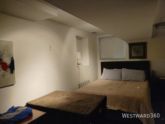 Photo - 2102 W Belle Plaine Ave Unit G