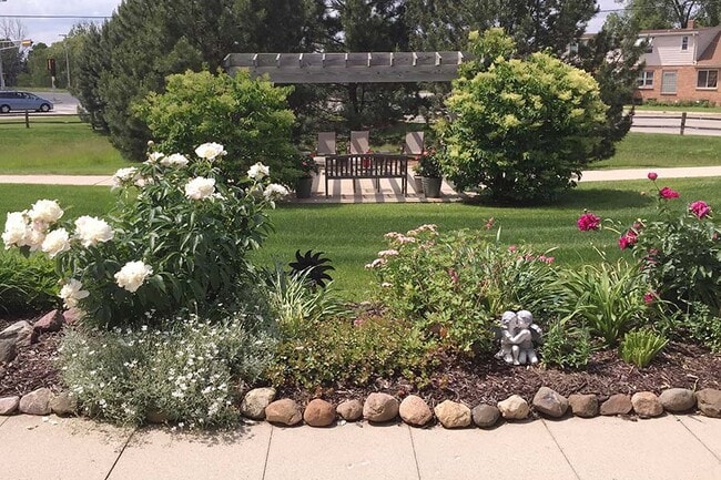 Photo - WOODVIEW SENIOR