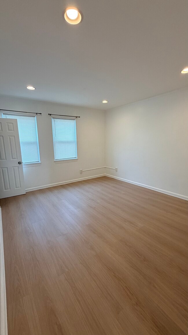 1733 Gales Pl NE Unit 1