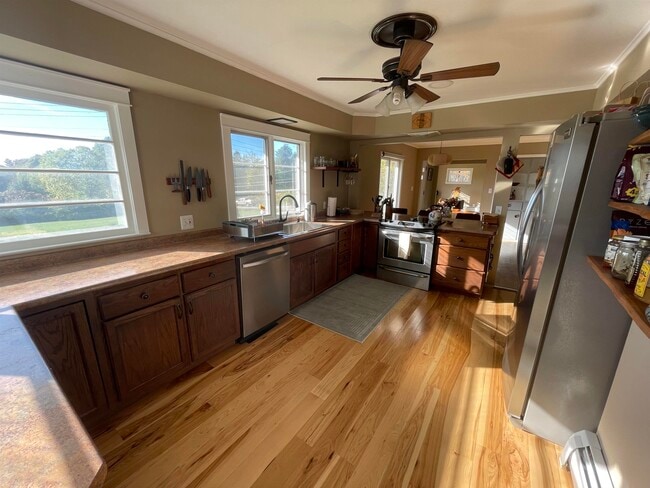 Building Photo - 290 Killington Ave