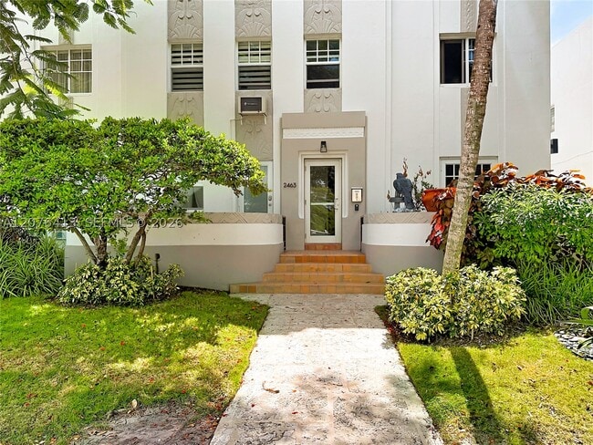 Photo - 2463 Pine Tree Dr Unit 3