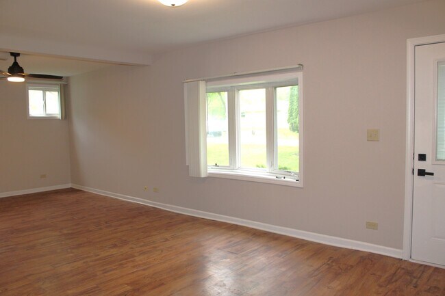 Photo - 480 N 3rd Ave