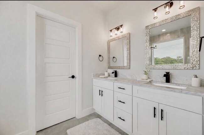 Photo - 2330 Fairfax Dr