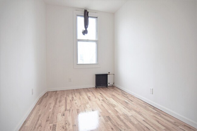 Photo - 61-13 55th St Unit 2R