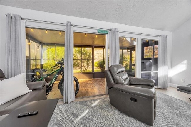 Photo - 680 White Pine Tree Rd Unidad 61
