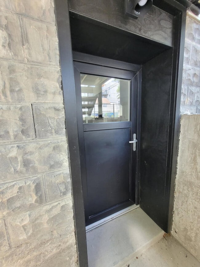 Photo - 3144 N Leavitt St