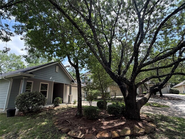 Photo - 10 Druids Glen Pl