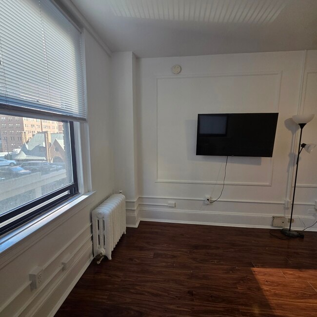 Photo - 1324 Locust St