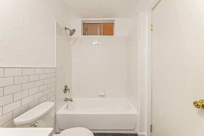 Bathroom - 3611 1/2 W 4th St Unit 3611.5