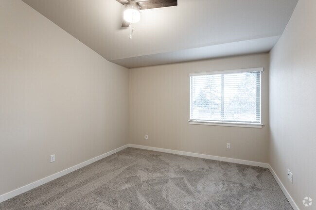 2BR, 1BA - 957SF