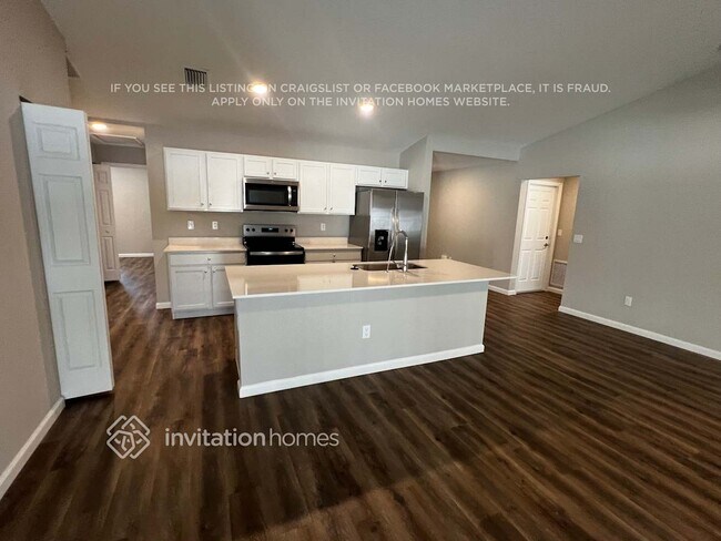 Photo - 2385 SW Chateau Terrace