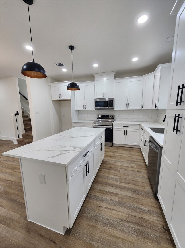 Photo - 650 Everett St Unit B