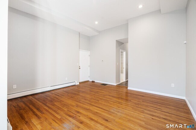 Photo - 300-302 Soundview Ave