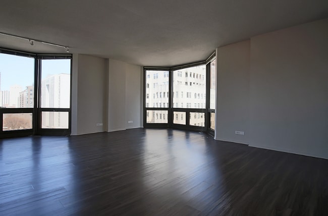 Photo - 1135 N Dearborn St