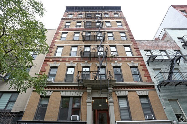 Photo - 110-112 Thompson St