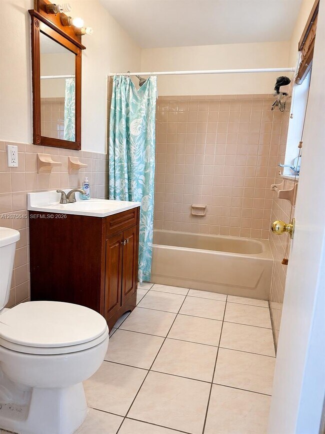6488 SW 25th St Unit 1
