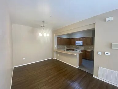 Photo - 525 N Miller Rd Unidad 106 Rental