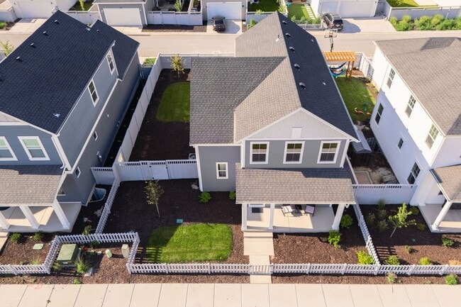 882 Caroline Dr
