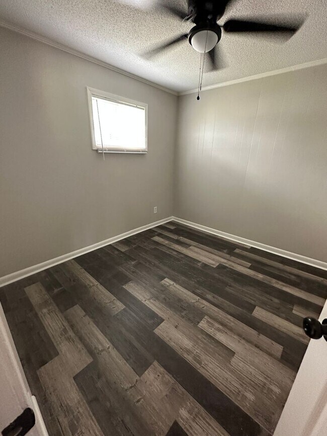 Newly Remodeled 2 Bedroom, 1 Bathroom Triplex Apartment Unit 610 1