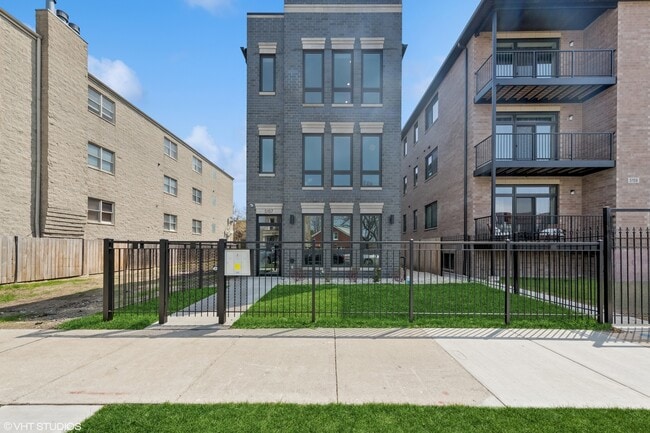 Photo - 5000 S Prairie Ave Condo Unit 1